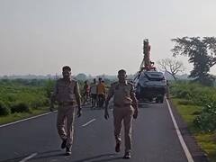 एटा में दर्दनाक हादसा: नहर में बेकाबू होकर गिरी कार, डूबने से परिवार के चार सदस्यों समेत पांच लोगों की मौत