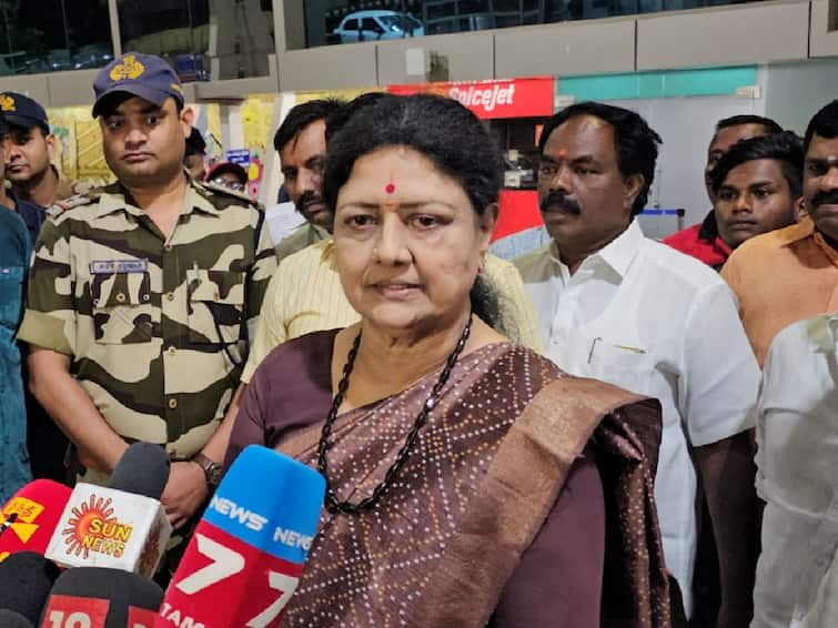 VK Sasikala said admk is the best opposition party in Tamil Nadu ’தமிழகத்தில் அதிமுக தான் சிறந்த எதிர்க்கட்சி; விரைவில் இணைவோம்’ -வி.கே.சசிகலா பரபரப்பு பேட்டி