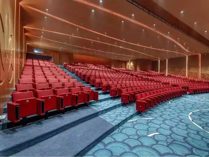 પ્રગતિ મેદાન સંમેલન કેન્દ્ર વિશ્વના 10 સૌથી મોટા સંમેલન કેન્દ્રોમાંનું એક છે. તે જર્મનીના હેનોવર એક્ઝિબિશન સેન્ટર અને શાંઘાઈમાં નેશનલ એક્ઝિબિશન એન્ડ કન્વેન્શન સેન્ટર (NECC)ને ટક્કર આપશે.