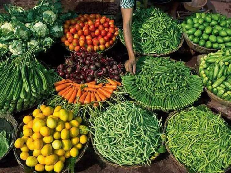 vegetables price list 24 th  July 2023 chennai koyambedu market Vegetables Price: மெல்ல மெல்ல குறையும் தக்காளியின் விலை.. உயரும் பீன்ஸ், கத்திரிக்காய் விலை.. மற்ற காய்கறிகளின் நிலவரம் இதோ..