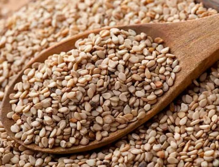 તેના પાક માટે સારી ગુણવત્તાવાળા બીજનો ઉપયોગ કરો અને વાવણી પહેલા બીજની માવજત કરવી જરૂરી છે. ખેતરમાં તલને હરોળમાં વાવો અને હરોળથી હરોળ અને છોડથી છોડ વચ્ચે 30*10નું અંતર રાખો.