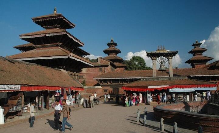 গত ২৮ জুন নেপালের সুপ্রিম কোর্ট সমলিঙ্গের বিবাহকে স্বীকৃতি দিয়েছে। দেশের দেওয়ানি বিধিতে পরিবর্তন ঘটানোরও নির্দেশ দিয়েছে নেপালের সর্বোচ্চ আদালত। তাতে সময় লাগলেও, বিচারপতি তিলপ্রসাদ শ্রেষ্ঠা জানিয়েছেন, অবিলম্বে সমলিঙ্গের বিবাহের আইনি নথিভুক্তিকরণ শুরু করতে হবে।