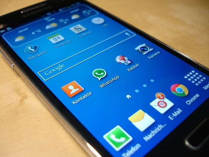 Samsung Galaxy smartphone users can access Aadhaar Card PAN Card DL   from Samsung Wallet सैमसंग गैलेक्सी स्मार्टफोन यूजर के लिए गुड न्यूज, आप ले सकते हैं अब ये सुविधाएं