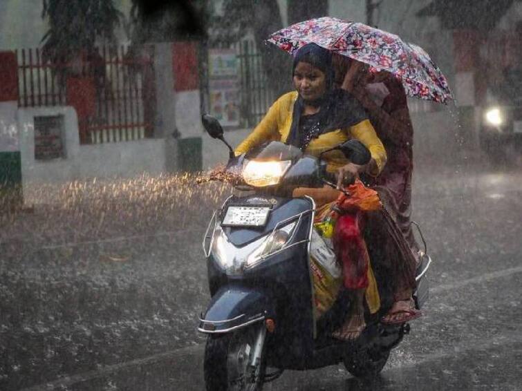 In Kerala, Kannur, Wayanad and Kozhikode districts have been closed for schools today due to orange alert. Kerala Rains: கேரளாவில் தொடரும் கனமழை.. 4 மாவட்ட பள்ளிகளுக்கு இன்று விடுமுறை.. மீனவர்களுக்கான எச்சரிக்கை என்ன?