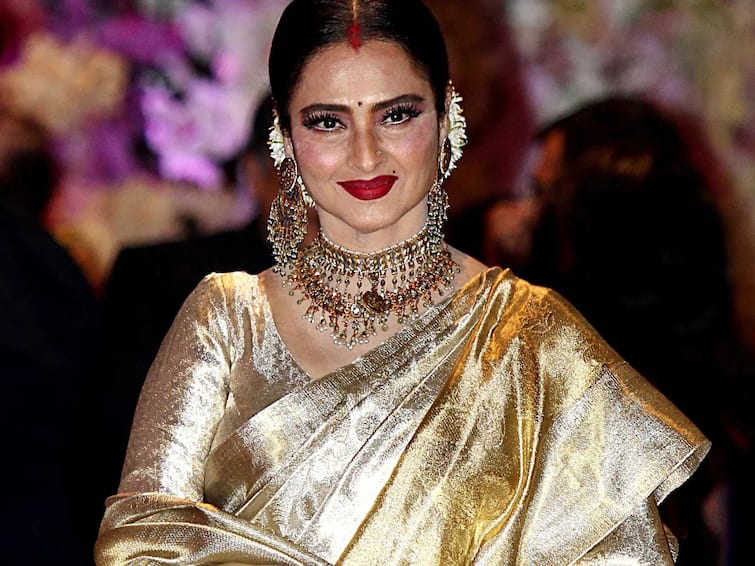 Rekha revealed many secrets during an interview, said- 'Why can't I marry a woman'? રેખાએ એક ઇંટરવ્યૂ દરમિયાન ખોલ્યા અનેક રહસ્યો, કહ્યું- ‘હું એક સ્ત્રી સાથે કેમ લગ્ન ના કરી શકું’