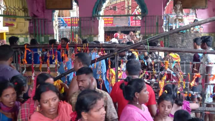 গুরু পূর্ণিমা থেকে রাখী পূর্ণিমা অবধি একমাস ধরে শ্রাবণী মেলা অনুষ্ঠিত হয়।