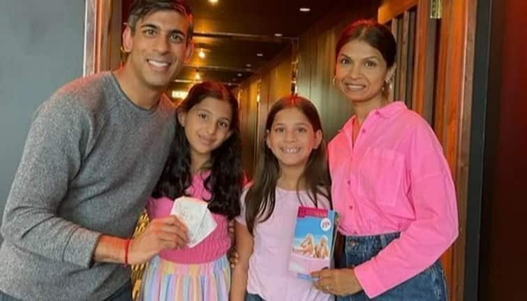 'Oppenheimer' or 'Barbie': British PM Rishi Sunak reached the theater with his family to watch the movie, shared the information 'Oppenheimer' or 'Barbie': ફિલ્મ જોવા માટે બ્રિટિશ પીએમ Rishi Sunak પરિવાર સાથે પહોંચ્યા થિયેટર, તસવીર શેર કરી આપી માહિતી