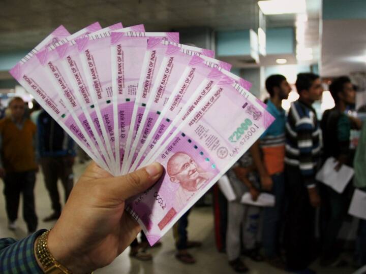 Finance Ministry in Lok Sabha said there is no proposal to extend deadline for exchange of Rs 2000 notes 2000 Rupee Note: क्या बढ़ाई जाएगी 2000 रुपये के नोट बदलने की डेडलाइन? वित्त मंत्रालय ने दिया जवाब
