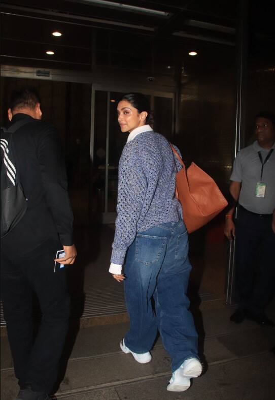 दीपिका अपनी अपकमिंग फिल्म के काम से रवाना हुई हैं.