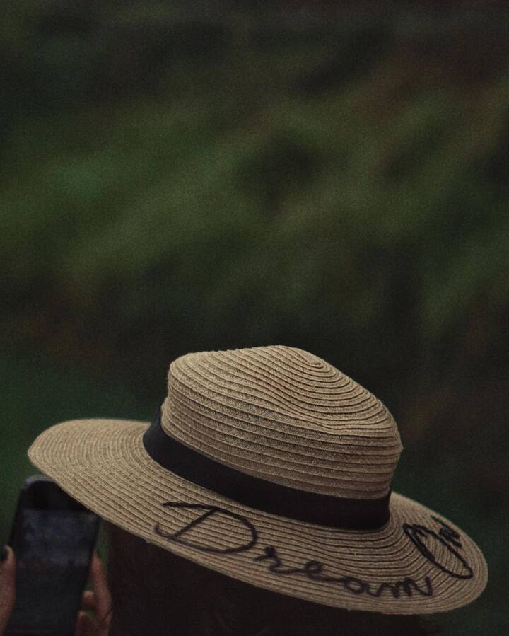 రీసెంట్ గానే ఈ సినిమా షూటింగ్ పూర్తి చేసిన సమంత ప్రస్తుతం వెకేషన్ ట్రిప్ ఎంజాయ్ చేస్తోంది. అందుకు సంబంధించిన ఫోటోలు, వీడియోలను తన సోషల్ మీడియాలో అభిమానులతో షేర్ చేసుకుంటోంది.