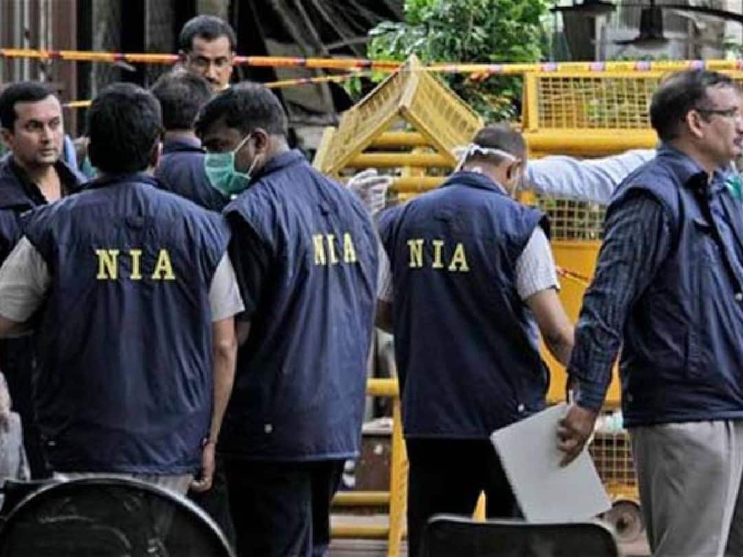 Tamil Nadu NIA officials conducted a raid yesterday A cash reward of Rs 5 lakh will be given for further clues NIA Raid: என்.ஐ.ஏ அதிகாரிகள் அதிரடி சோதனை.. துப்பு கொடுத்தால் 5 லட்சம் ரூபாய் பரிசு.. நடந்தது என்ன?