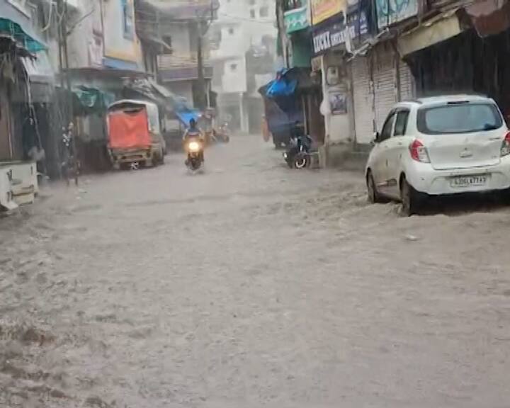 The Meteorological Department has predicted heavy rains in the state for the next two days Rain forecast: રાજ્યમાં આગામી કેટલા દિવસ ભારે વરસાદની કરાઇ આગાહી, આ પાંચ જિલ્લામાં બારેય મેઘ ખાંગા થશે
