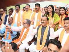 UP Politics: लोकसभा चुनाव से पहले विपक्ष को झटका, इन बड़े नेताओं ने थामा बीजेपी का दामन, देखें लिस्ट