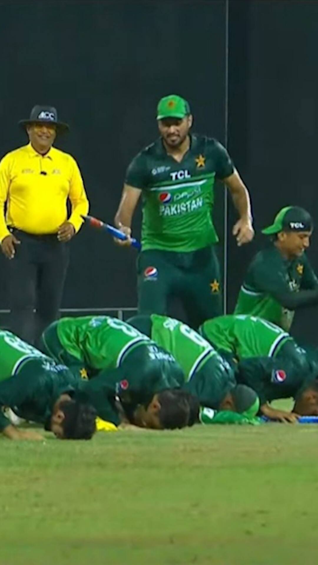 Emerging Asia Cup जीतने के बाद, Pakistani खिलड़ियों ने स्टेडियम में किया सज्दा | Sports LIVE