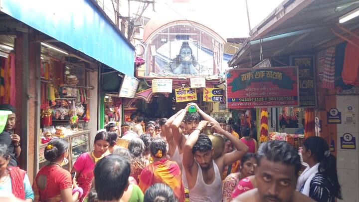 বৈদ‍্যবাটীর নিমাইতীর্থঘাট খুবই পরিচিত, ষোড়শ শতাব্দীতে বিপ্রদাস তাঁর মনসা মঙ্গল কাব‍্যে এই ঘাটের কথা উল্লেখ করেন। স্বয়ং নিমাই সন্ন্যাস এসেছিলেন এই ঘাটে, এমনটি জানা যায়। জনশ্রুতি আছে তাঁর আগমনের সময় নিম গাছে চাঁপা ফুল ফুটেছিল।