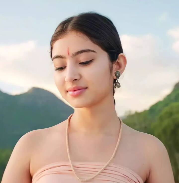 நீண்ட காலத்திற்கு பிறகு சமீபத்தில் மணிரத்னம் இயக்கத்தில் வெளியான பொன்னியின் செல்வன் திரைப்படத்தில் நடித்து பாராட்டுகளை பெற்றார் சாரா.