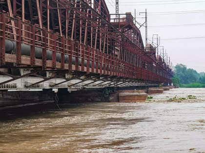 Delhi Flood Yamuna River News Water level increased again flood-like situation Local administration alert ann Delhi Flood Yamuna River News: फिर बढ़ा यमुना का जल स्तर, बाढ़ की आशंका, प्रशासन ने लोगों से की ये अपील 