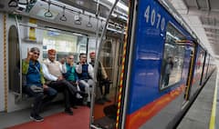 Kolkata Metro : সর্বোচ্চ কত ওজন নিয়ে উঠতে পারবেন মেট্রোয় ? কী কী নিয়ে ওঠা নিষেধ