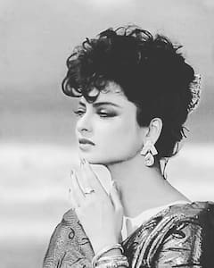 Throwback Bollywood: जब इंडस्ट्री के दिग्गज सितारे ने रेखा को कहा था ‘टाइम पास’, फूट-फूटकर रोई थीं एक्ट्रेस