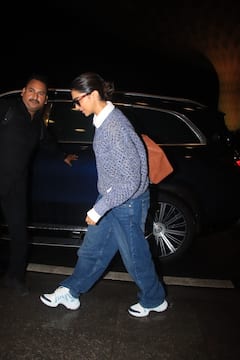 Deepika -Alia -Ranveer Pics: एयरपोर्ट पर दीपिका पादुकोण ने स्वेटर लुक से बटोरी लाइमलाइट तो आलिया संग स्पॉट हुए रणवीर सिंह ने ब्लैक में की ट्विनिंग