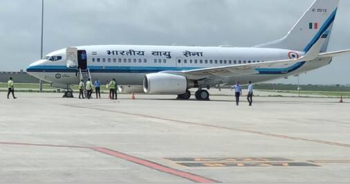 ગ્રીનફિલ્ડ એરપોર્ટ્સ એટલે એવા એરપોર્ટ્સ જે શૂન્યમાંથી સર્જિત થયા હોય એટલે કે ગ્રાઉન્ડ ઝીરોમાંથી બનાવવામાં આવ્યા હોય. વિકાસ પ્રક્રિયાના ભાગ રૂપે, ગ્રીનફિલ્ડ એરપોર્ટ્સ ઘણીવાર પર્યાવરણીય બાબતોને ધ્યાનમાં લે છે અને આસપાસના વાતાવરણ પર તેમની અસર ઘટાડવાનો પ્રયાસ કરે છે.