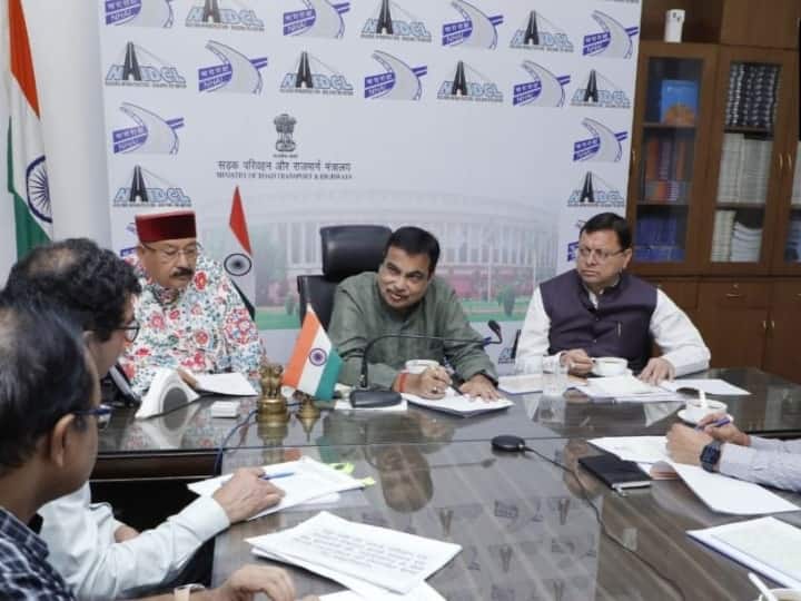 CM Pushkar Singh Dhami met Minister Nitin Gadkari in Delhi for road projects in Uttarakhand Uttarakhand News: दिल्ली में मुख्यमंत्री पुष्कर सिंह धामी की केंद्रीय मंत्री नितिन गडकरी से मुलाकात, जानिए दोनों में क्या हुई बात?