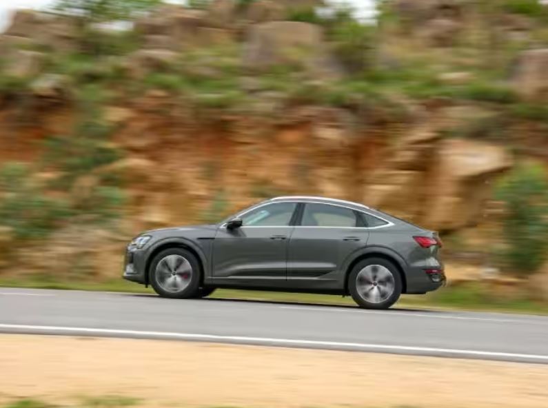 Audi Q8 e-tron Sportback Review: ભારતના રસ્તા પર દોડવા માટે કેવી છે ઓડી ક્યૂ-8 ટ્રોન સ્પોર્ટબેક લક્ઝરી એસયુવી ?