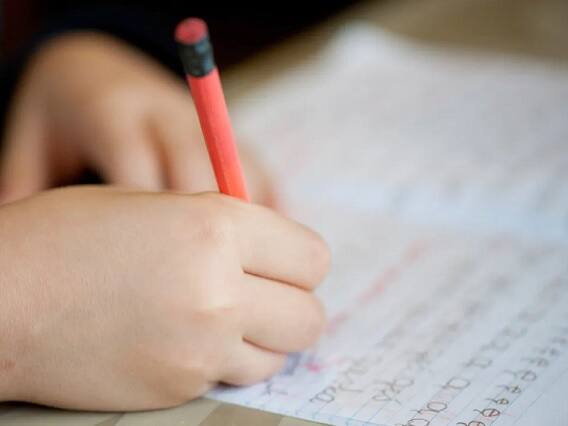 Handwriting : 5 Tips to Improve Your Kids Handwriting Handwriting : તમારા બાળકના હેંડરાઈટિંગ છે અત્યંત ખરાબ? અજમાવો આ 5 ટિપ્સ