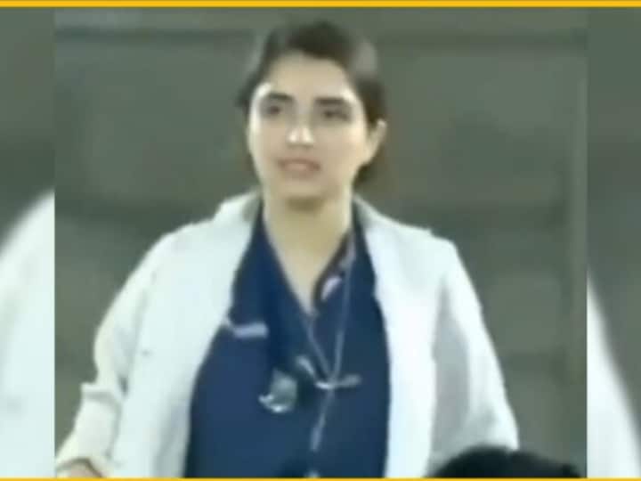 Female Doctor Entered Field After Batsman Got Injured Video Goes Viral On Social Media Watch: बल्लेबाज के चोटिल होने के बाद मैदान पर आई महिला डॉक्टर की खूबसूरती ने जीता फैंस का दिल! देखें वायरल वीडियो