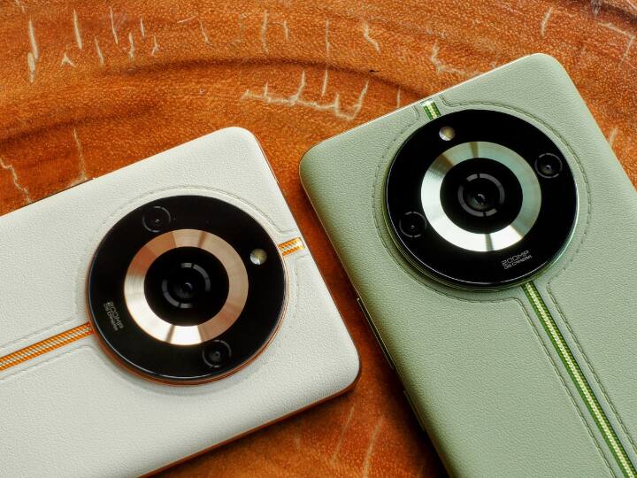 Realme 11 Pro Plus: फोटोग्राफी के लिए ये स्मार्टफोन बेस्ट है. इसमें आपको 200MP का कैमरा मिलता है. मोबाइल फोन में 5000 एमएएच की बैटरी 100 वॉट के फास्ट चार्जिंग के साथ,Dimensity 7050 5G चिसपेट, 6.7 इंच की स्क्रीन और 32MP का फ्रंट कैमरा मिलता है. स्मार्टफोन की कीमत बेस वेरिएंट के लिए 27,999 रुपये और टॉप एंड वेरिएंट के लिए 29,999 रुपये है.