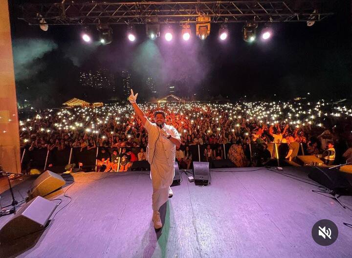 ਹੁਣ ਗੁਰਨਾਮ ਭੁੱਲਰ ਫਿਰ ਤੋਂ ਸੁਰਖੀਆਂ 'ਚ ਆ ਗਿਆ ਹੈ। ਗੁਰਨਾਮ ਭੁੱਲਰ ਨੇ ਕੈਨੇਡਾ 'ਚ ਇਤਿਹਾਸ ਰਚ ਦਿੱਤਾ ਹੈ। ਗੁਰਨਾਮ ਭੁੱਲਰ ਨੇ ਇਸ ਪਲ ਦੀਆਂ ਤਸਵੀਰਾਂ ਨੂੰ ਸੋਸ਼ਲ ਮੀਡੀਆ 'ਤੇ ਸ਼ੇਅਰ ਕੀਤਾ ਹੈ।