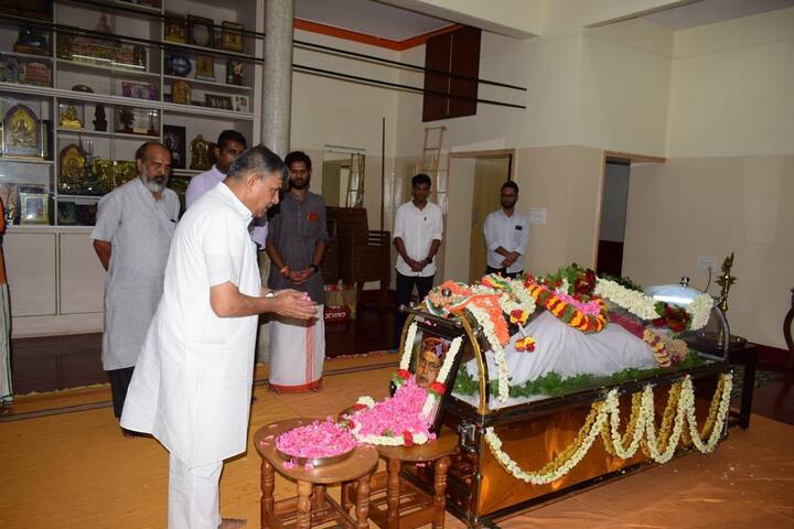 तसंच राष्ट्रीय स्वयंसेवकसंघाचे सरकार्यवाहक दत्तात्रय होसबाळे देखील देवी यांचं अंत्यदर्शन घेणार आहेत.