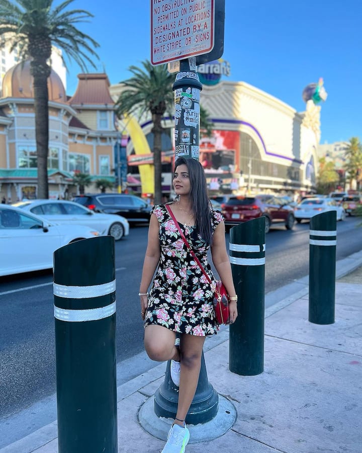 ఐశ్వర్యా రాజేష్ తమిళ సినిమాల్లో నటిస్తుంది. ఆమె సినిమాలు తెలుగులో కూడా డబ్ అవుతాయి.