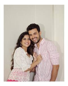 Amruta Deshmukh And Prasad Jawade: अमृता देशमुख आणि प्रसाद जवादेचा रोमँटिक अंदाज; फोटोनं वेधलं लक्ष