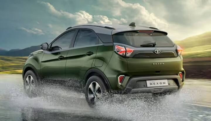આ લિસ્ટમાં પ્રથમ નંબર ટાટાની લોકપ્રિય SUV Tata Nexon છે, જે સૌથી વધુ વેચાતી કાર છે. તે પેટ્રોલ અને ઇલેક્ટ્રિક ટ્રીમ બંનેમાં ઉપલબ્ધ છે. તેને 7.99 લાખ રૂપિયાની એક્સ-શોરૂમ કિંમતે ખરીદી શકાય છે.