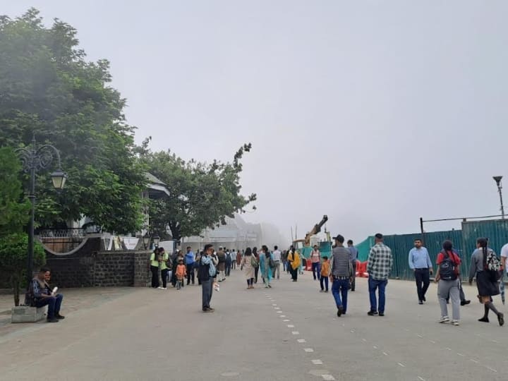 बीते दिनों लगातार हुई बारिश के बाद अब धीरे-धीरे मौसम खुलता हुआ नजर आ रहा है. हालांकि बारिश का सिलसिला भी बरकरार है, लेकिन पहले के मुकाबले बारिश काफी हद तक कम है.