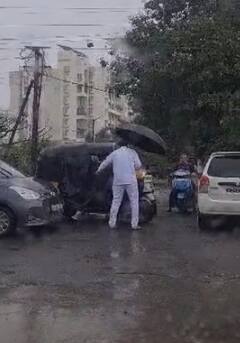 Pune news : पुण्यात अजितदादा समर्थक बाबुराव चांदेरे यांच्याकडून रिक्षाचालकास मारहाण