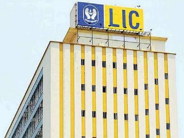 इस पॉलिसी को एलआईसी ने साल 2020 में लॉन्च किया है. इस कम से कम 2 लाख रुपये का सम एश्योर्ड मिलेगा. वहीं अधिकतम राशि की कोई लिमिट तय नहीं की गई है. इस पॉलिसी में आप 8 साल की उम्र से लेकर 59 साल की उम्र तक पॉलिसी खरीद सकते हैं.