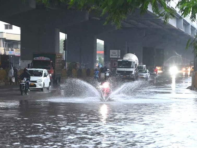 IMD Hyderabad forecasts very heavy rainfall, issues red alert for Telangana Telangana Rains: హైదరాబాద్‌ సహా ఈ జిల్లాలకు రెడ్ అలర్ట్- మూడు రోజుల పాటు భారీ వర్షాలు