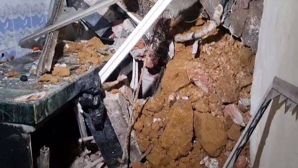 मुंबईतील अंधेरी पूर्व भागात दरड कोसळली, चार ते पाच फ्लॅटवर डोंगराचा ढिगारा; जीवितहानी नाही