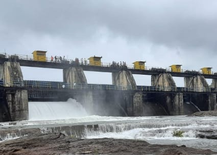 Pune News khadakwasla dam on the way to 100 percent filling release into the river after 5 pm Pune news : पुणेकरांची पाण्याची चिंता मिटली, खडकवासला धरणात 70% पाणीसाठा, संध्याकाळी 5 नंतर नदीपात्रात विसर्ग करणार