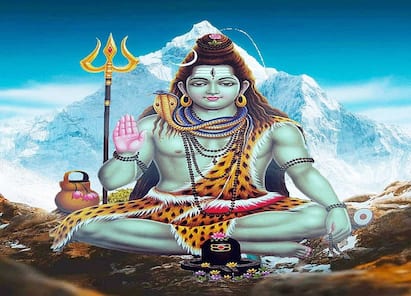 Monday Remedies: શ્રાવણના સોમવારે શિવલિંગની પૂજાનું વિશેષ મહત્વ માનવામાં આવે છે. શવનમાં ભગવાન શિવને પંચામૃત સ્નાન કરાવવું મહત્વપૂર્ણ માનવામાં આવે છે. તેનાથી કાર્યોમાં આવતી અડચણો દૂર થાય છે.
