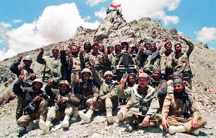 kargil vijay divas diwas history kargil war 1999 india pakistan history in marathi news Kargil Vijay Diwas: पाकिस्तानला चारी मुंड्या चित करून भारताने 'कारगिल' जिंकलं; आज साजरा केला जातोय 'विजय दिवस'