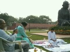 राज्यसभा से संजय सिंह का निलंबन, खुले आसमान के नीचे विपक्षी सांसदों ने काटी रात, देखें तस्वीरें