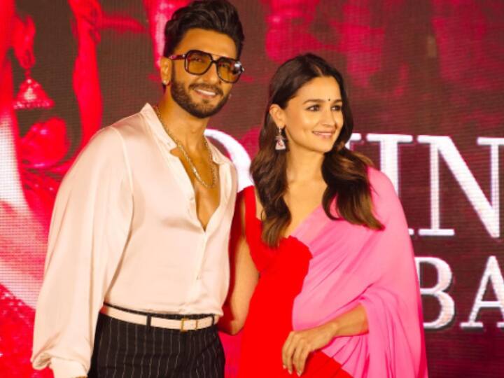 Rocky Aur Rani Kii Prem Kahaani Kolkata to promotion Alia Bhatt forgets her lines in Bengali रॉकी और रानी की प्रेम कहानी के प्रमोशन के लिए कोलकाता पहुंचीं आलिया भट्ट, बंगाली में देनी थी स्पीच, रिहर्सल के बाद भी भूली अपनी लाइन्स