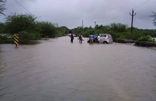 आठ जिल्ह्यात सरासरीच्या अधिक पावसाची नोंद झाल्याची माहिती हवामान विभागानं दिली आहे.