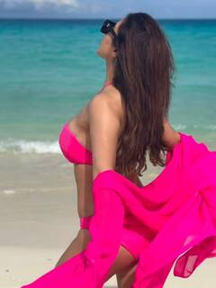 Sophie choudry: એક્ટ્રેસ અને સિંગર સૌફી ચૌધરીએ પિંક બિકિનીમાં આપ્યા હોટ પોઝ, ગ્લેમરસ તસવીરો વાયરલ