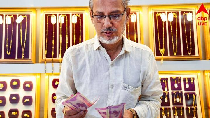 ২০১৮-২০১৯ সাল নাগাদ বন্ধ করে দেওয়া হয় ২০০০ টাকার নোট ছাপানো।  ছবি - পিটিআই