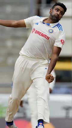 Ashwin ने दो विकेट लेकर किया डबल धमाल, Harbhajan Singh, Anil Kumble दोनों को छोड़ा पीछे | Sports LIVE