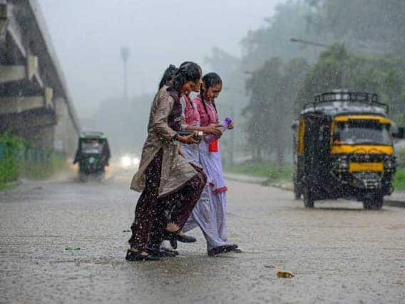 Weather Update: Heavy rain expected in 12 states including Uttarakhand, Gujarat today, Cyclone formed over Bay of Bengal Monsoon Update: આજે ગુજરાત સહિત 12 રાજ્યોમાં તૂટી પડશે વરસાદ, બંગાળની ખાડી પર સર્જાયું ચક્રવાત